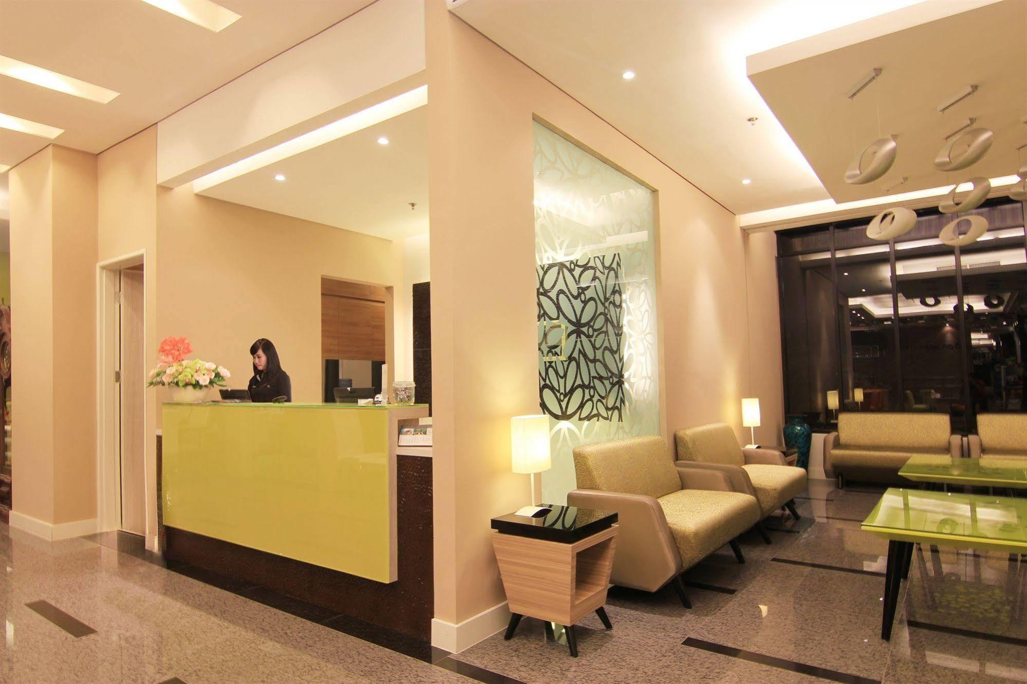 Royal City Hotel Jakarta Exterior photo