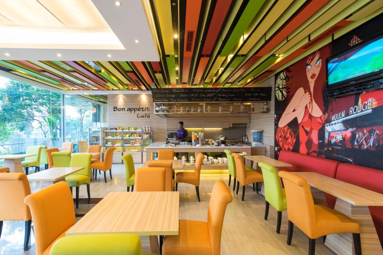 Royal City Hotel Jakarta Exterior photo